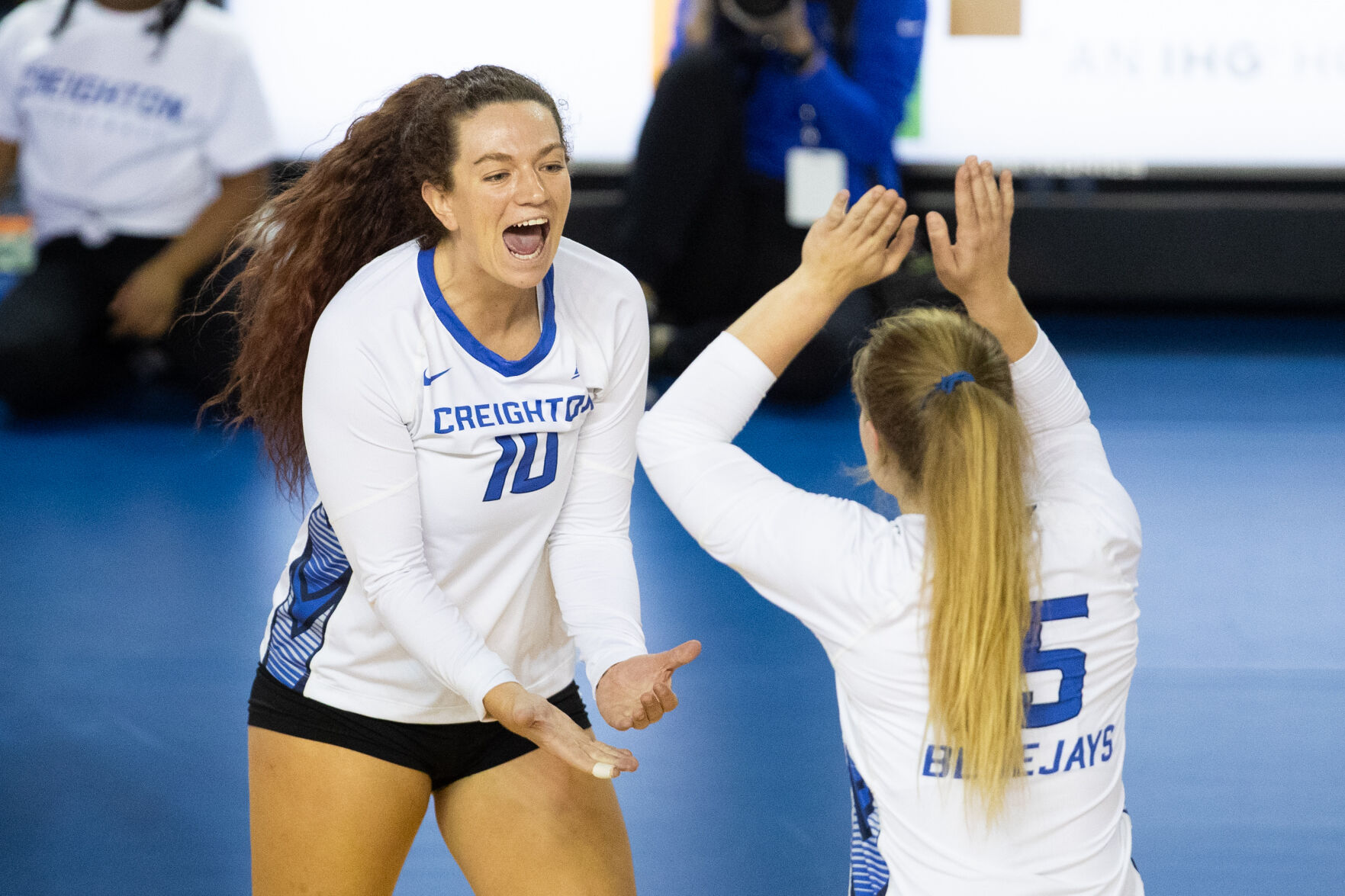111222-owh-spo-cuvolley-em16.jpg